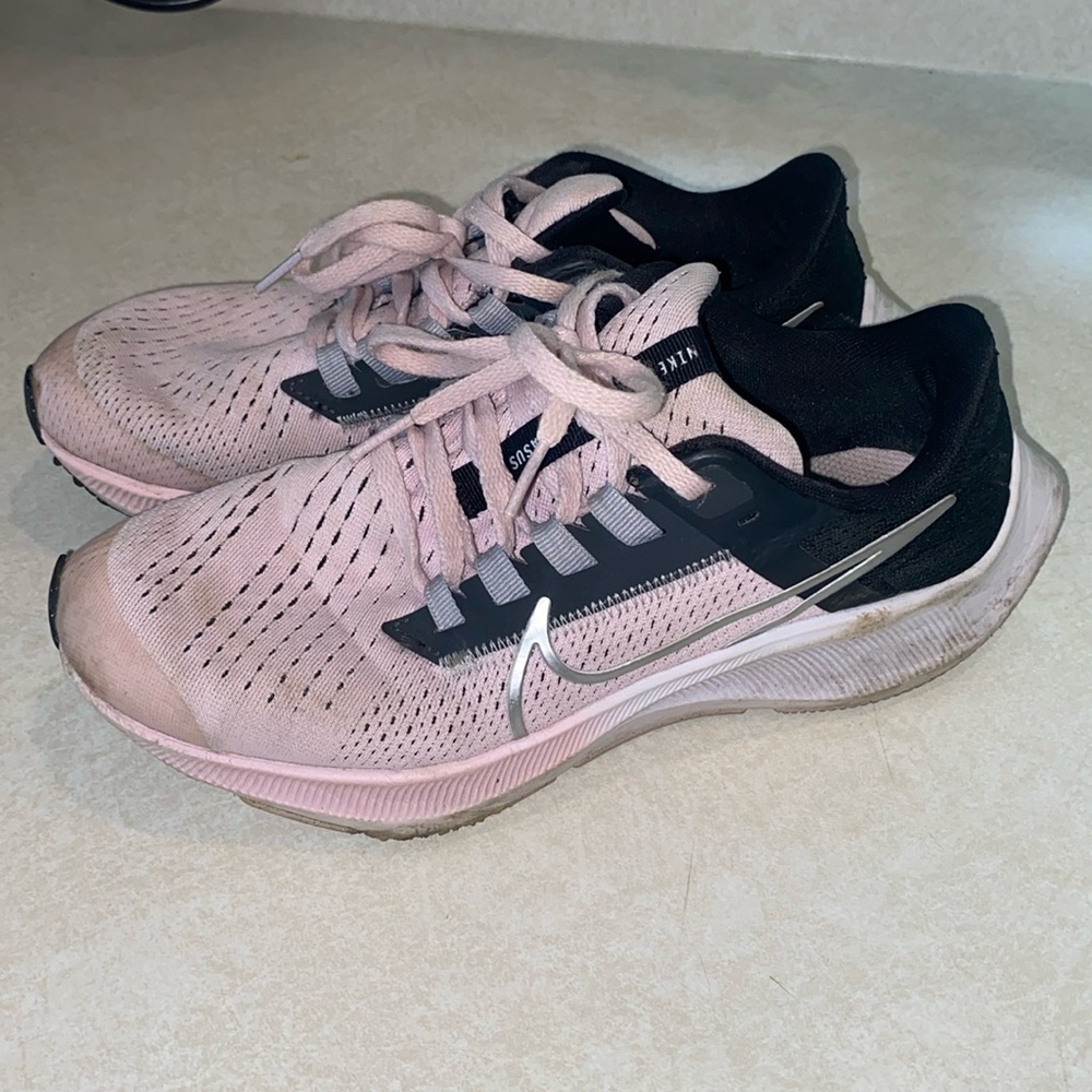 NIKE RUNNING SHOES SZ 4.5 YOUTH